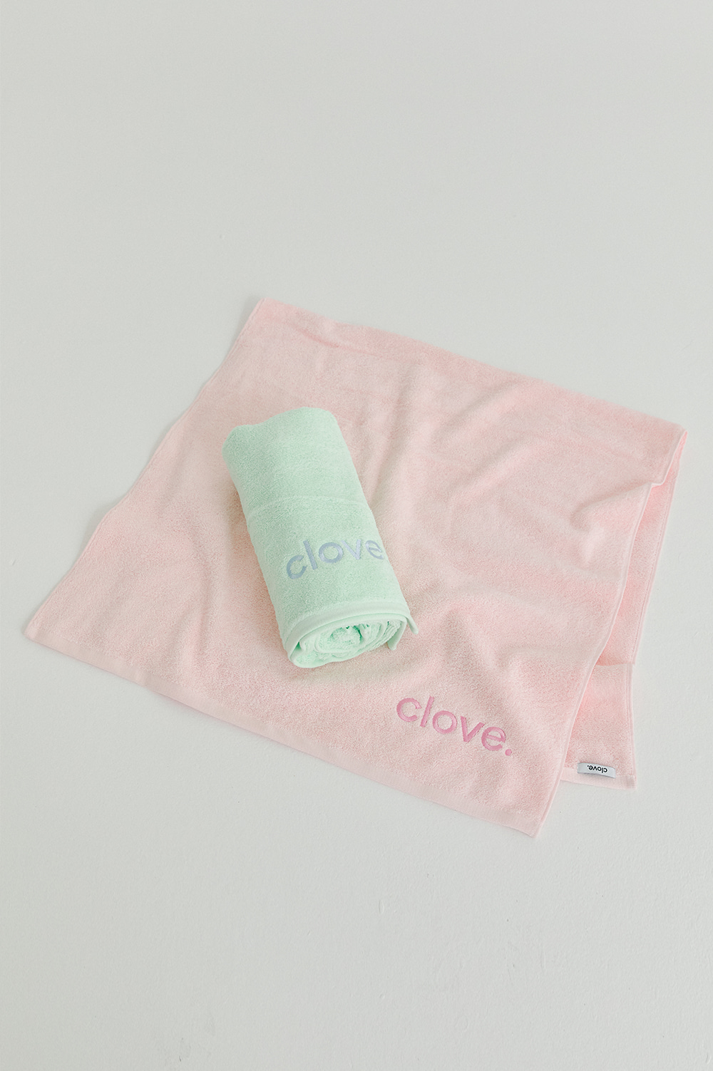 clove - [22SS clove] Logo Beach Towel